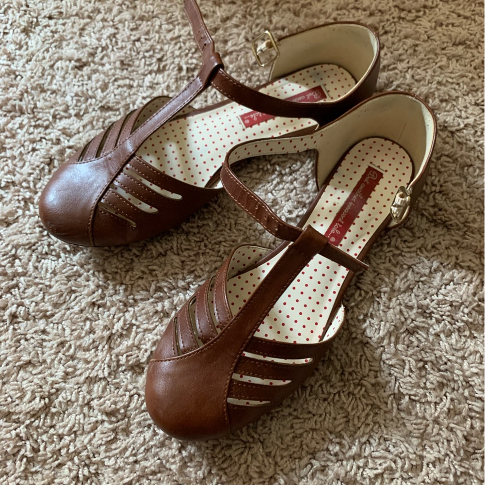 size 8 - b.a.i.t. footwear - brown vegan leather t-strap sandal flats